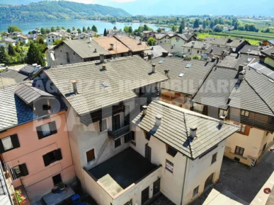 PORZIONE DI CASA CON 2 APPARTAMENTI