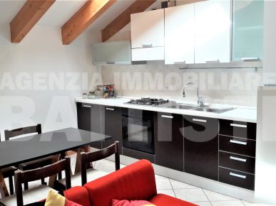 GRAZIOSO APPARTAMENTO MANSARDATO