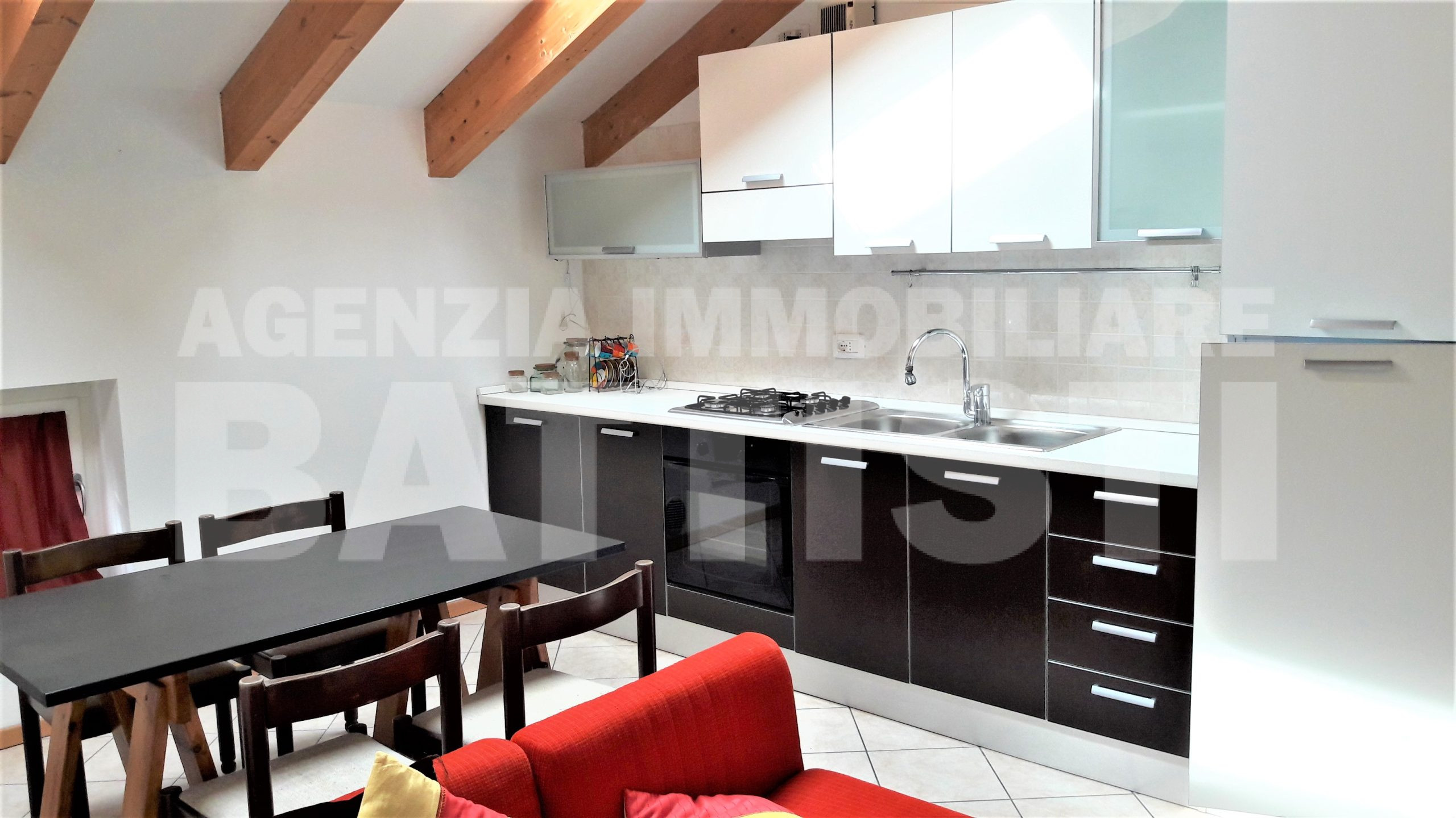 GRAZIOSO APPARTAMENTO MANSARDATO