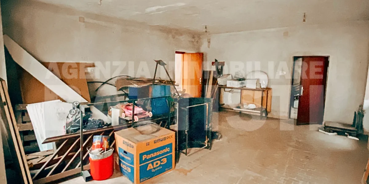 PORZIONE DI CASA CON 2 APPARTAMENTI