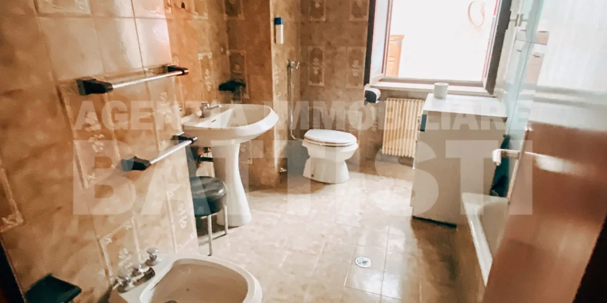 PORZIONE DI CASA CON 2 APPARTAMENTI