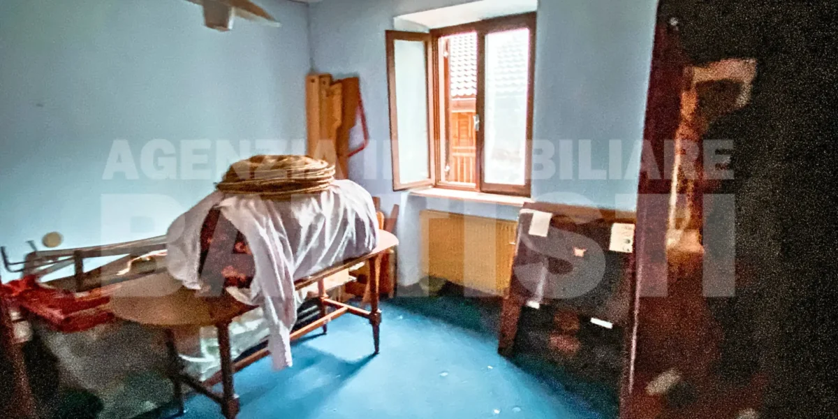 PORZIONE DI CASA CON 2 APPARTAMENTI