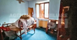 PORZIONE DI CASA CON 2 APPARTAMENTI