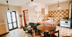 PORZIONE DI CASA CON 2 APPARTAMENTI