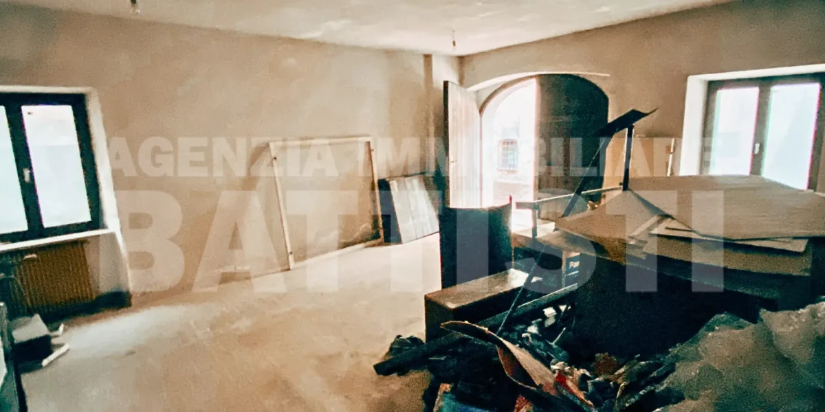 PORZIONE DI CASA CON 2 APPARTAMENTI