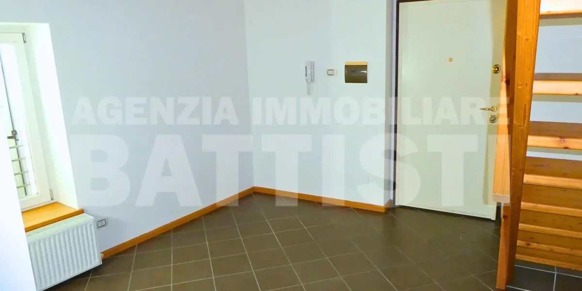 ALLOGGIO CONFORTEVOLE MANSARDATO