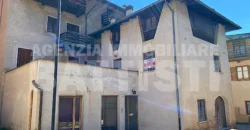 PORZIONE DI CASA CON 2 APPARTAMENTI