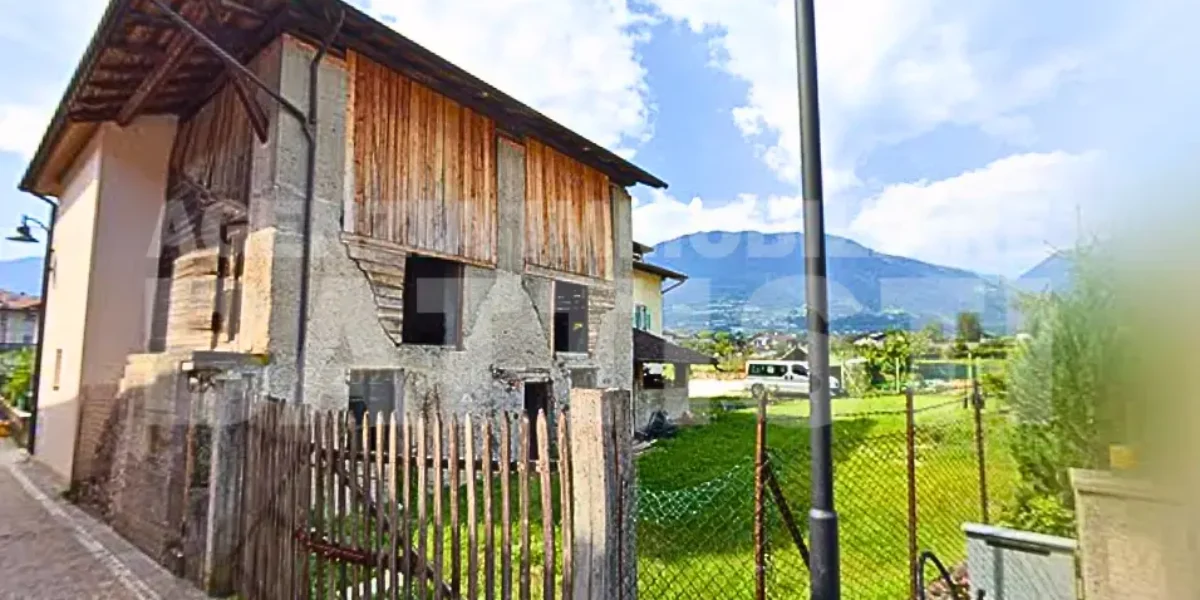 EDIFICIO RUSTICO INDIPENDENTE
