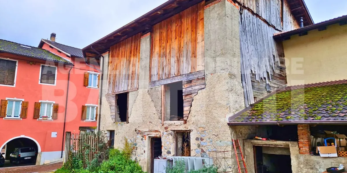 EDIFICIO RUSTICO INDIPENDENTE