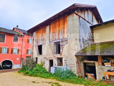 EDIFICIO RUSTICO INDIPENDENTE