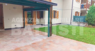 APPARTAMENTO CON GIARDINO E TRE STANZE