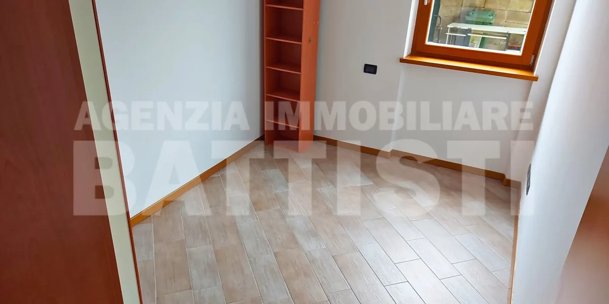 AMPIO APPARTAMENTO CON GIARDINO