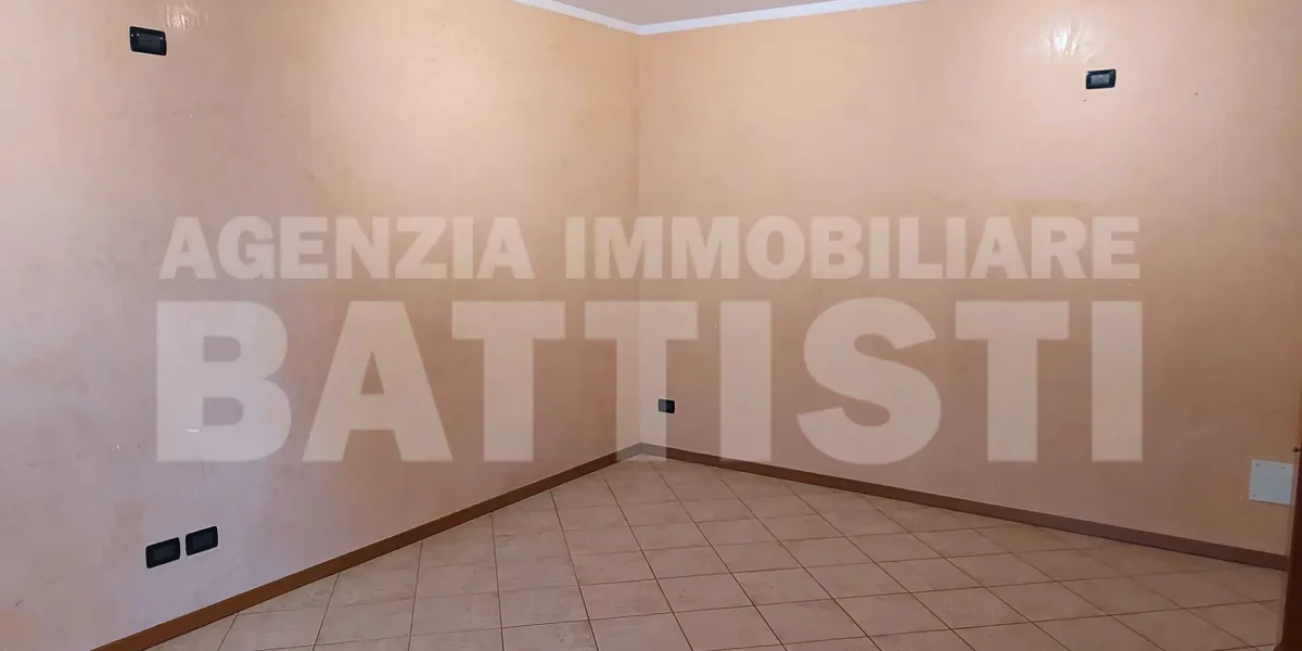 AMPIO APPARTAMENTO CON GIARDINO