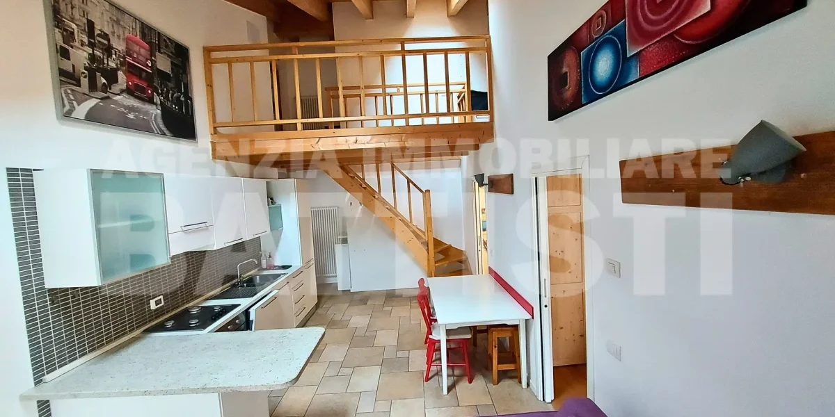 LUMINOSO ALLOGGIO CON SOPPALCO