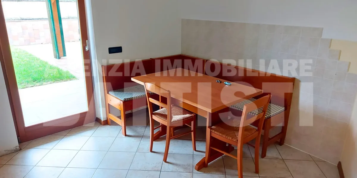 AMPIO APPARTAMENTO CON GIARDINO