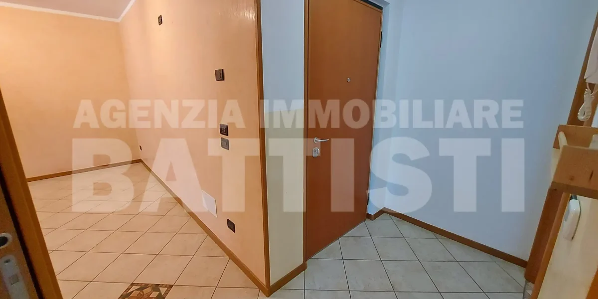 AMPIO APPARTAMENTO CON GIARDINO