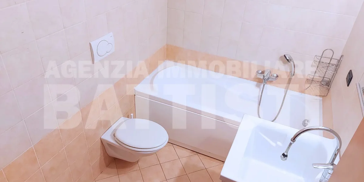 AMPIO APPARTAMENTO CON GIARDINO