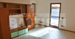 AMPIO APPARTAMENTO CON GIARDINO