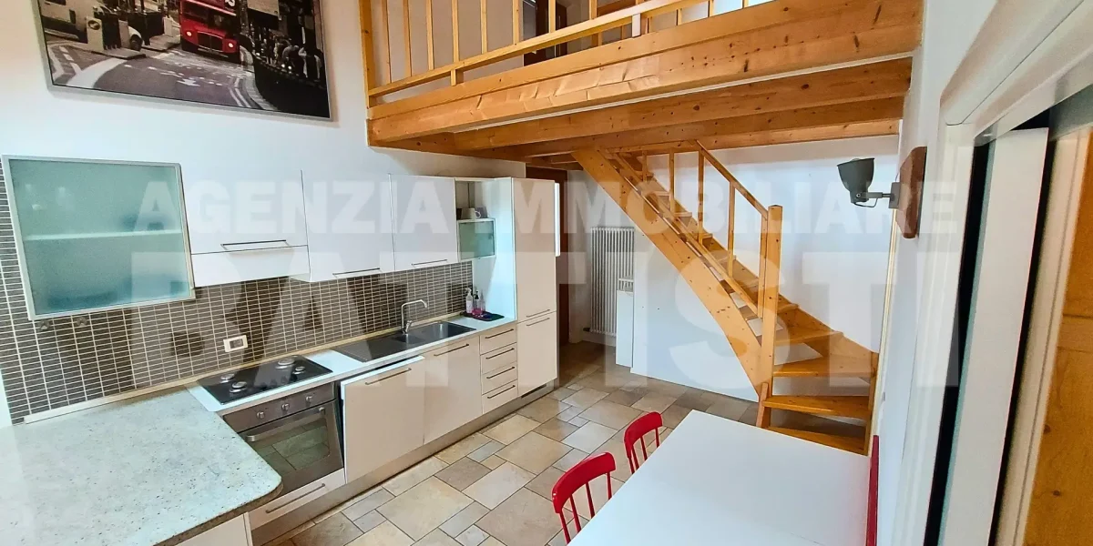 LUMINOSO ALLOGGIO CON SOPPALCO