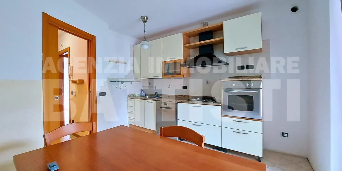 AMPIO APPARTAMENTO CON GIARDINO