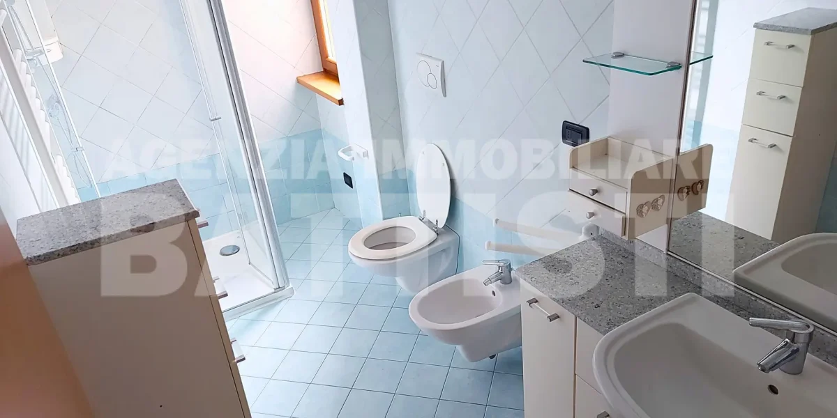 AMPIO APPARTAMENTO CON GIARDINO