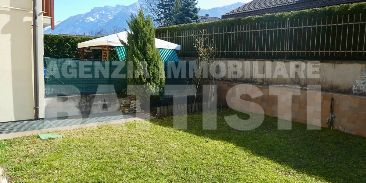 AMPIO APPARTAMENTO CON GIARDINO