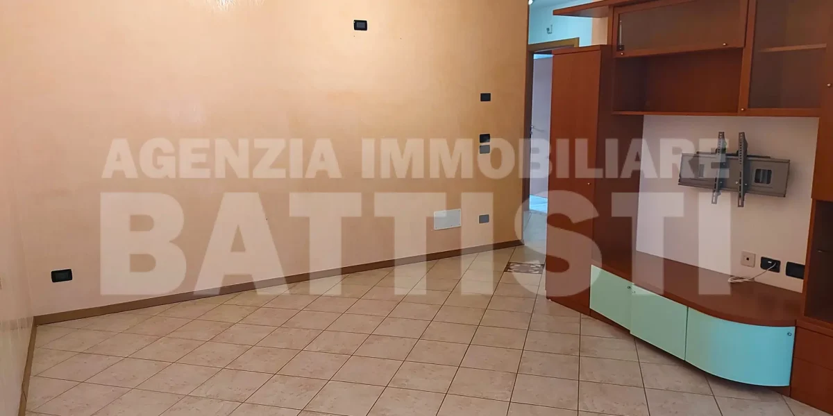 AMPIO APPARTAMENTO CON GIARDINO