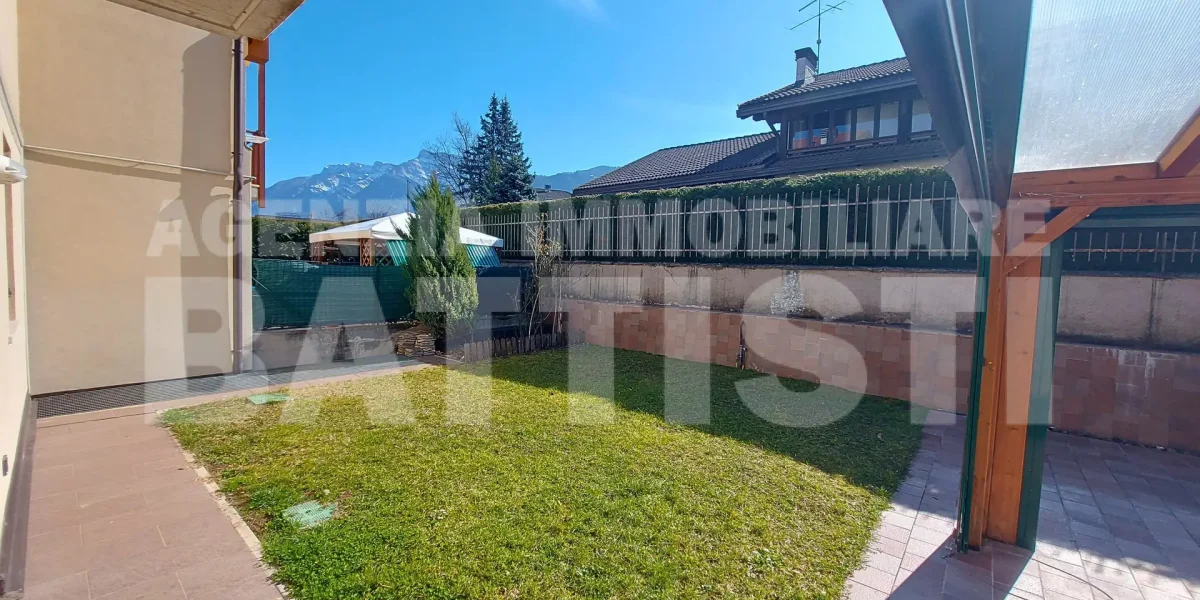 AMPIO APPARTAMENTO CON GIARDINO