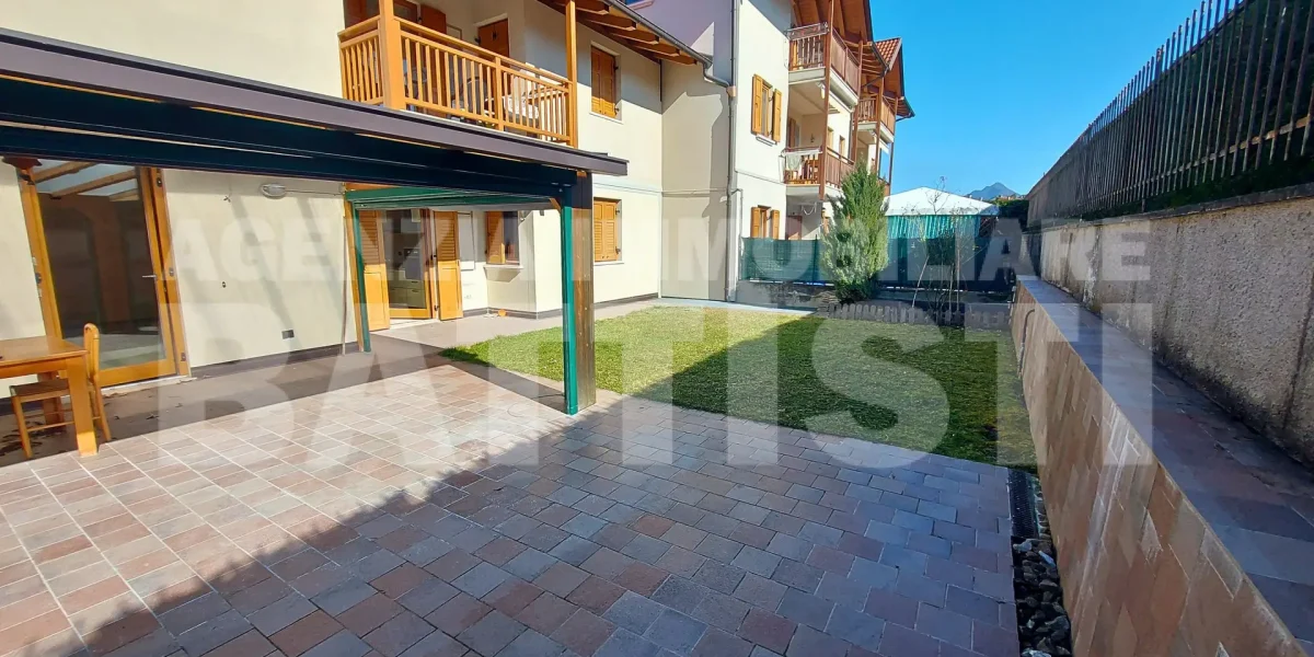 AMPIO APPARTAMENTO CON GIARDINO