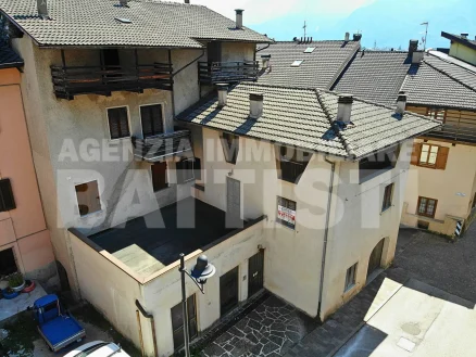 PORZIONE DI CASA A CALCERANICA AL LAGO