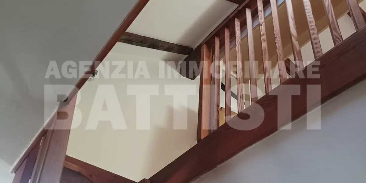 GRAZIOSO ALLOGGIO IN CENTRO AD ULTIMO PIANO