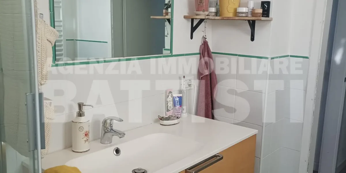 GRAZIOSO ALLOGGIO IN CENTRO AD ULTIMO PIANO