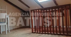 GRAZIOSO ALLOGGIO IN CENTRO AD ULTIMO PIANO