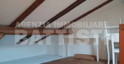 GRAZIOSO ALLOGGIO IN CENTRO AD ULTIMO PIANO