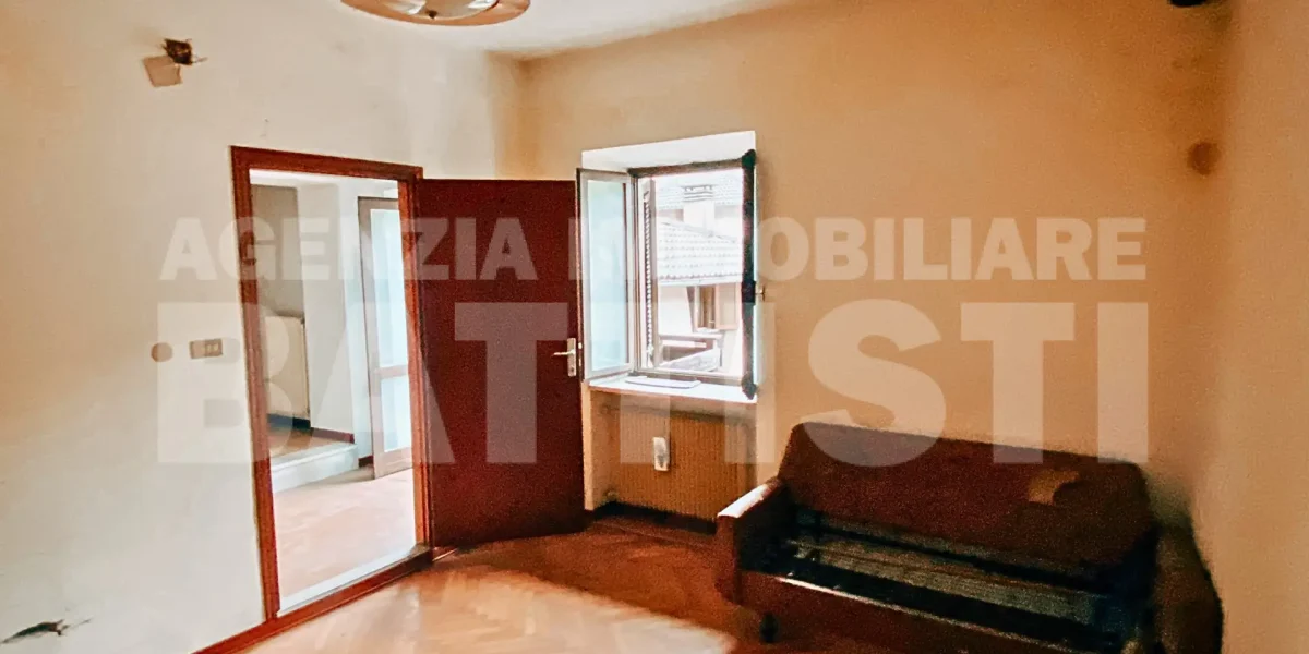 PORZIONE DI CASA A CALCERANICA AL LAGO