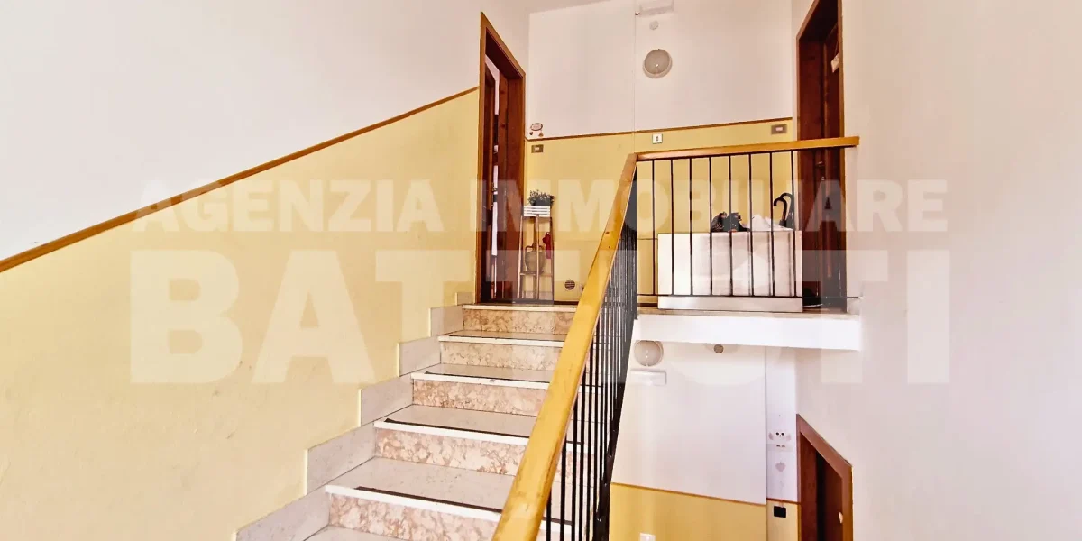 AMPIO E LUMINOSO ATTICO