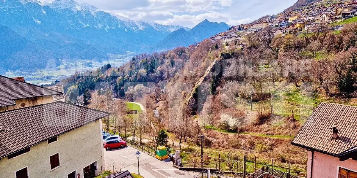 AMPIO E LUMINOSO ATTICO