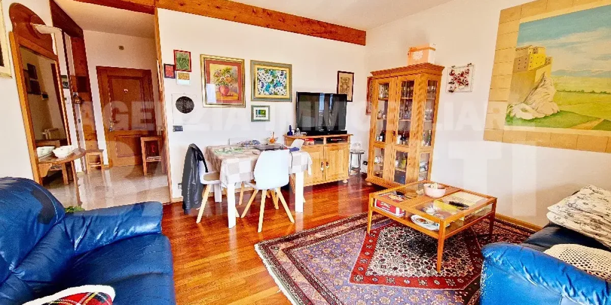 AMPIO E LUMINOSO ATTICO