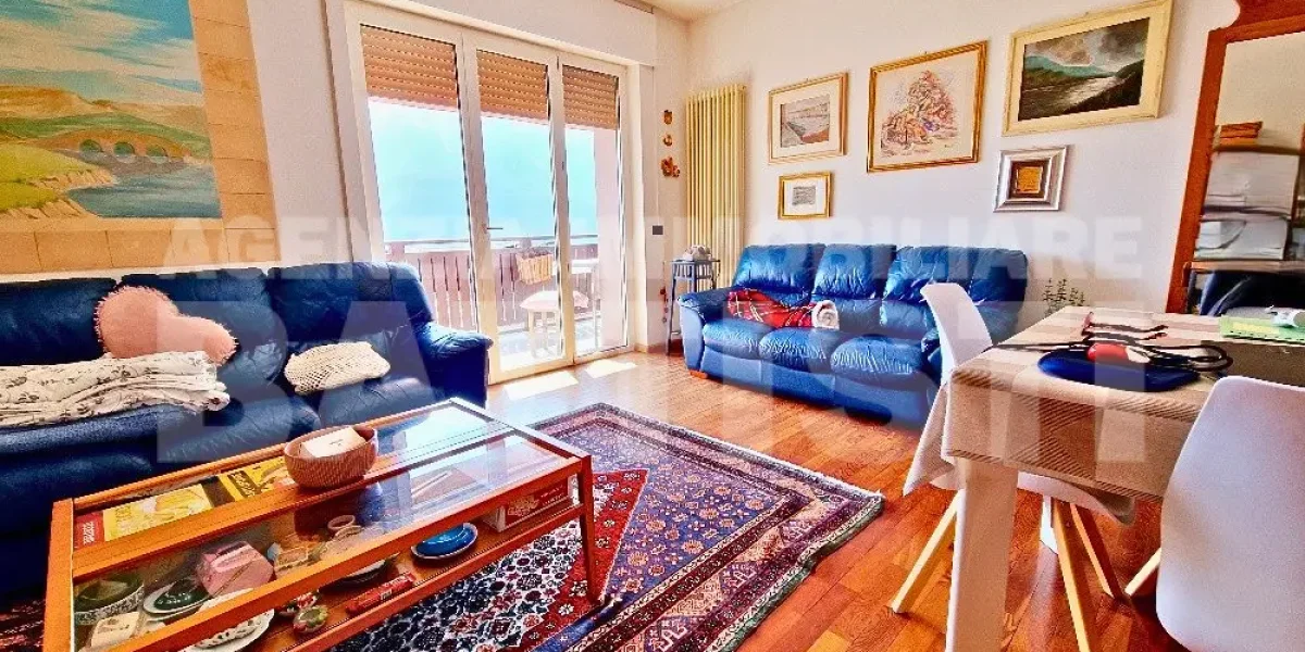 AMPIO E LUMINOSO ATTICO