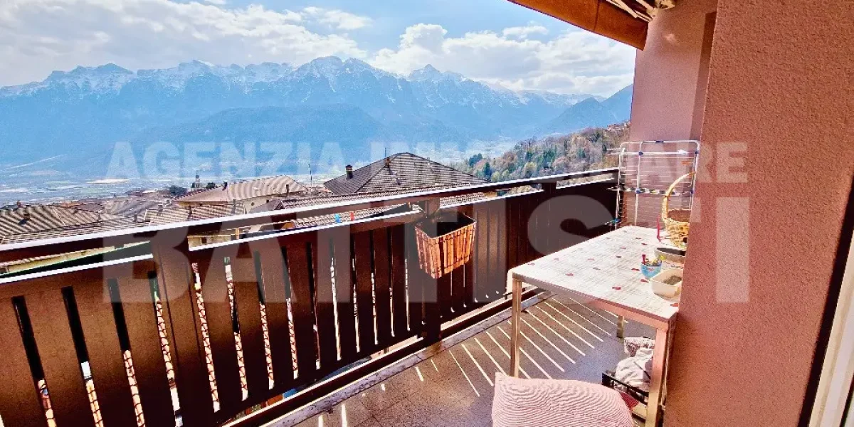 AMPIO E LUMINOSO ATTICO