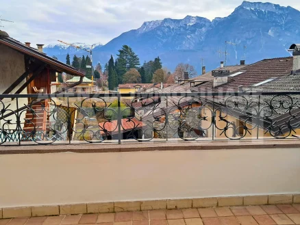 APPARTAMENTO CON TERRAZZO IN AFFITTO