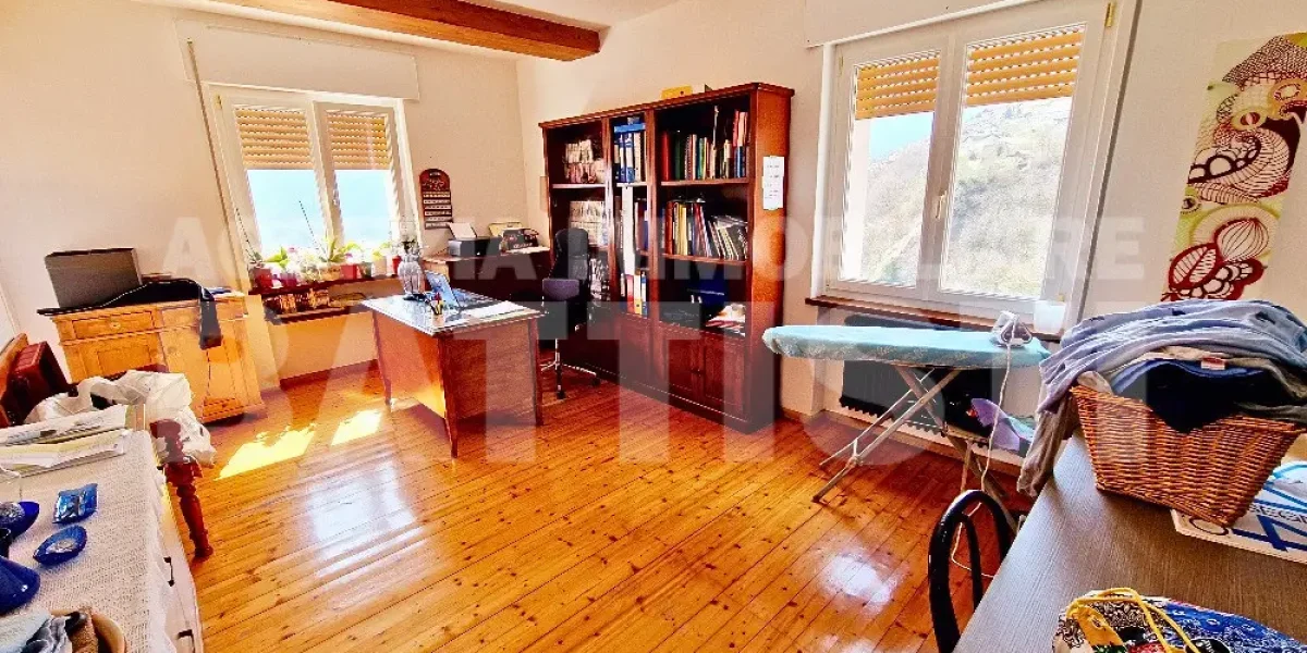 AMPIO E LUMINOSO ATTICO