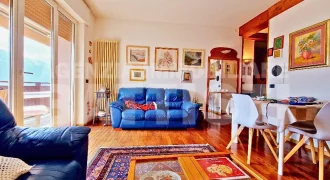 AMPIO E LUMINOSO ATTICO