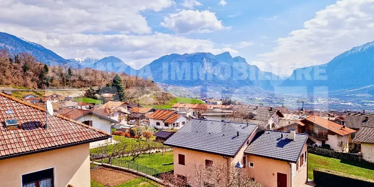 AMPIO E LUMINOSO ATTICO