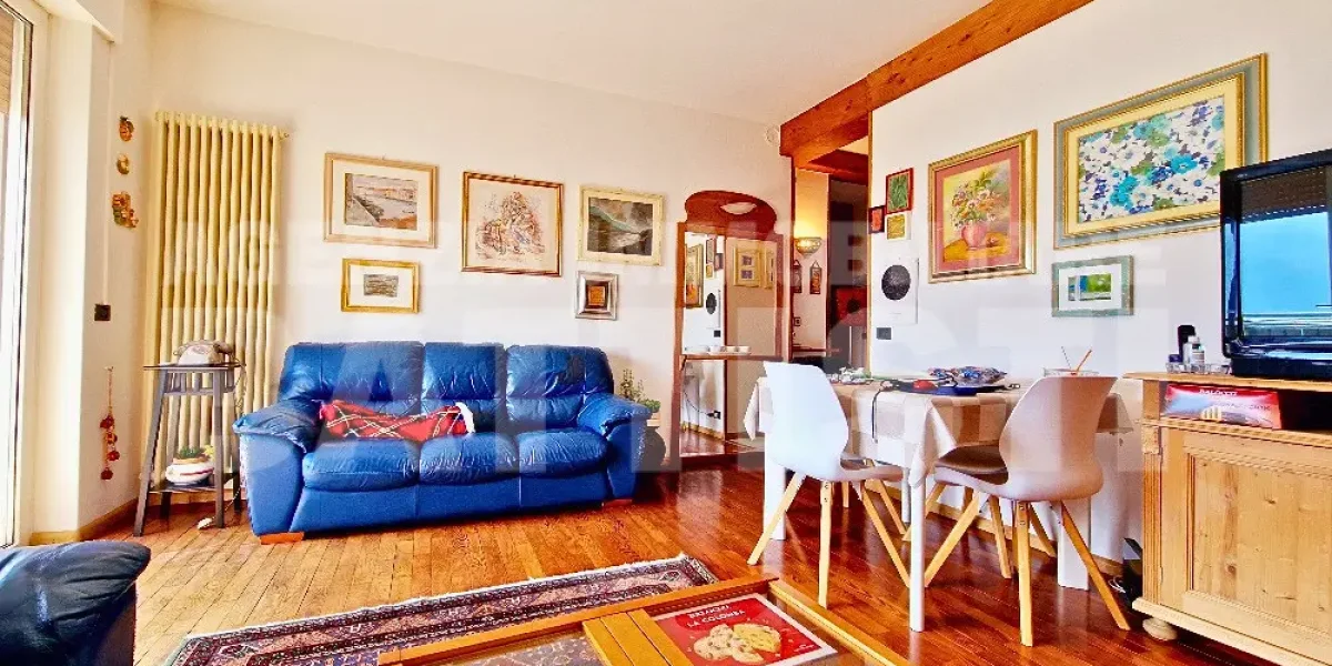 AMPIO E LUMINOSO ATTICO