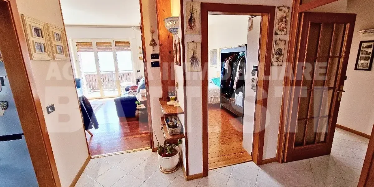 AMPIO E LUMINOSO ATTICO