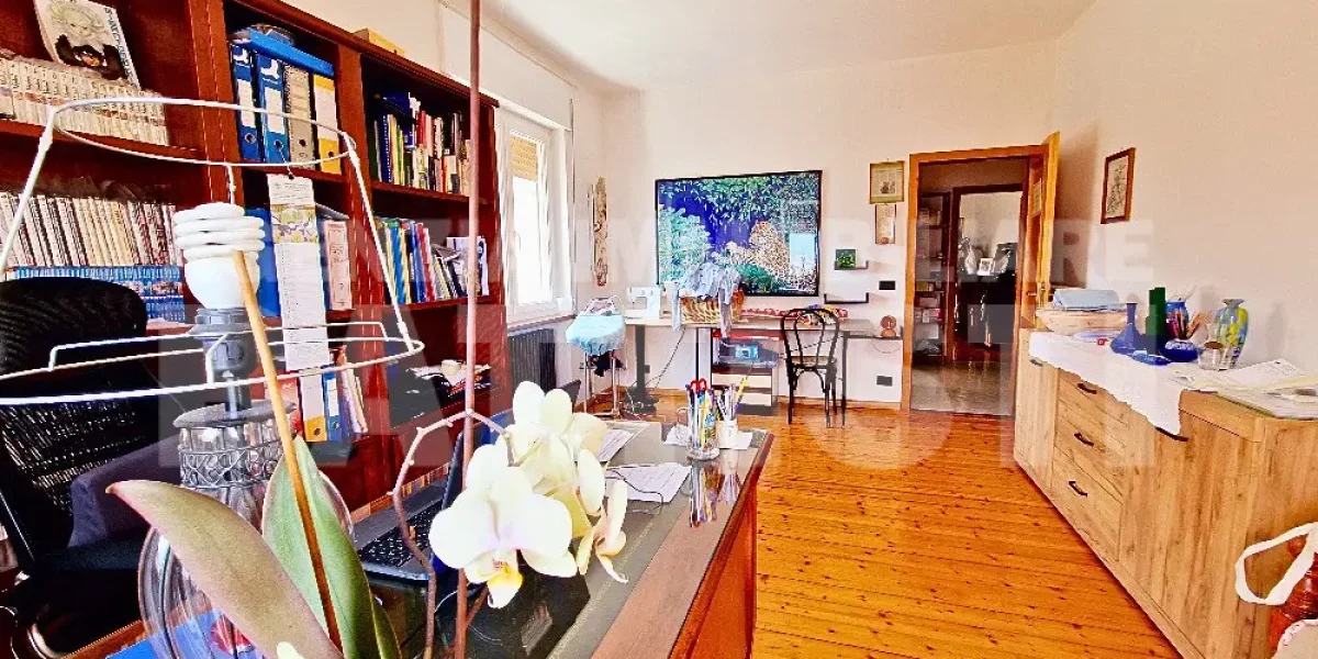 AMPIO E LUMINOSO ATTICO