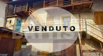 PORZIONE CON ORTO IN CENTRO