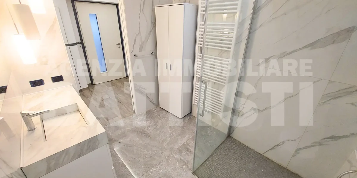 LUMINOSA PROPRIETÀ INDIPENDENTE