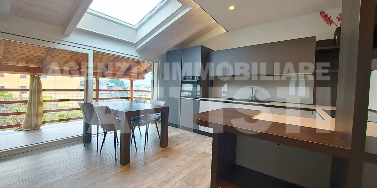 LUMINOSA PROPRIETÀ INDIPENDENTE